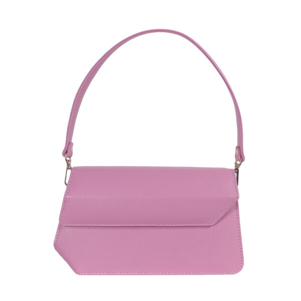 leather bags dubai - showoff your style in dubai malls and stand out and make people jealous of your new collection