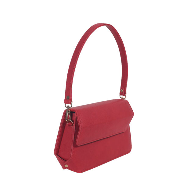genuine leather bags in dubai - made for the woman who is not scared to experiment with colors, style, fashion, season and trends