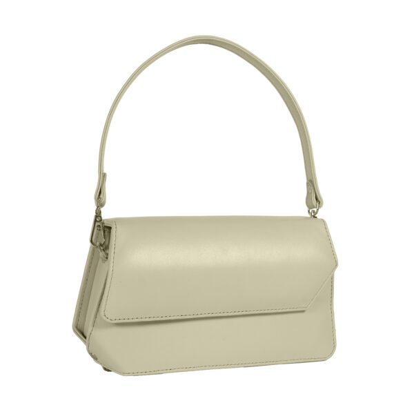 Do you love leather bags dubai - available online for shopping at a discount
